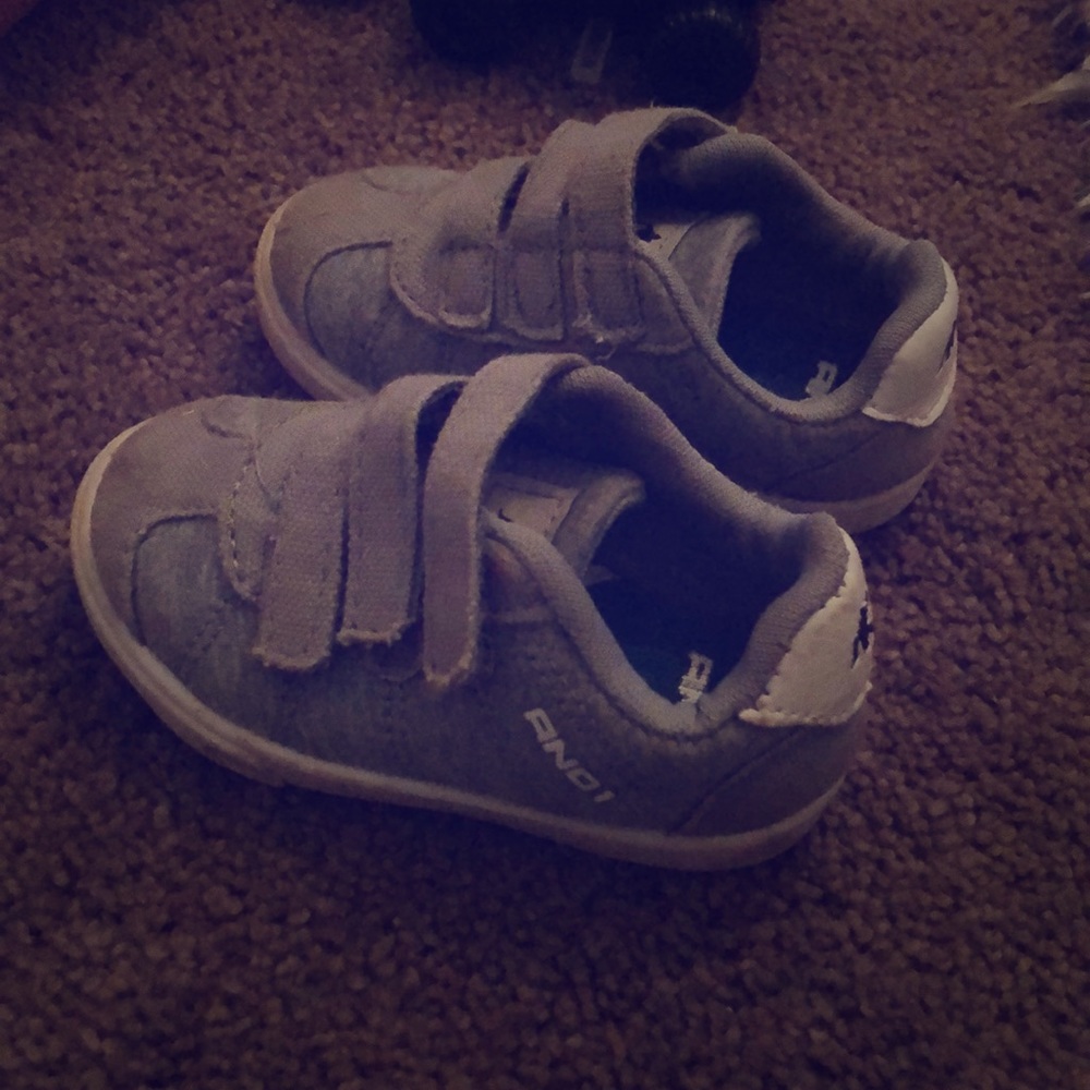 Size 5 toddler tennis shoes